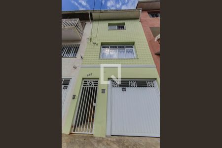 Casa à venda com 126m², 3 quartos e 1 vaga Casa à venda com 126m², 3 quartos e 1 vagaFachada
