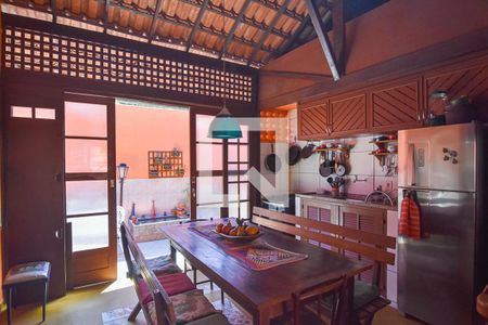 Sala de casa à venda com 3 quartos, 300m² em Engenho do Mato, Niterói