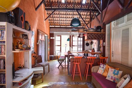 Sala de casa à venda com 3 quartos, 300m² em Engenho do Mato, Niterói