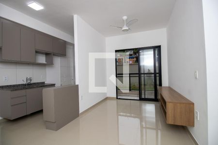 Sala de apartamento para alugar com 1 quarto, 45m² em Recreio dos Bandeirantes, Rio de Janeiro