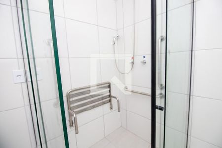 Banheiro de apartamento para alugar com 1 quarto, 45m² em Recreio dos Bandeirantes, Rio de Janeiro