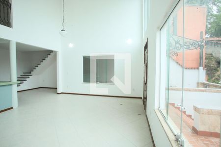 Sala de Estar de casa de condomínio para alugar com 3 quartos, 200m² em Taquara, Rio de Janeiro