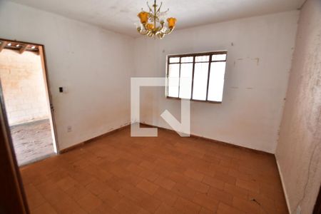 Casa à venda com 110m², 2 quartos e 2 vagasSala