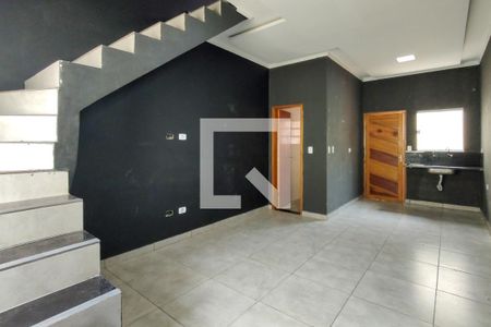 Sala de casa de condomínio para alugar com 2 quartos, 50m² em Vila Sonia, Praia Grande