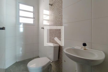 Banheiro 1 de casa de condomínio para alugar com 2 quartos, 50m² em Vila Sonia, Praia Grande