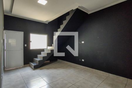 Sala de casa de condomínio para alugar com 2 quartos, 50m² em Vila Sonia, Praia Grande