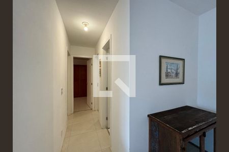 Corredor de apartamento para alugar com 3 quartos, 74m² em Recreio dos Bandeirantes, Rio de Janeiro