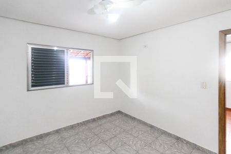 Quarto de casa para alugar com 2 quartos, 200m² em Jardim Nice, São Paulo