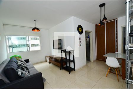 Sala 2 ambientes de apartamento para alugar com 2 quartos, 84m² em Savassi, Belo Horizonte