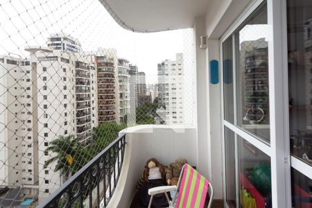 Varanda de apartamento à venda com 2 quartos, 63m² em Vila Nova Conceição, São Paulo