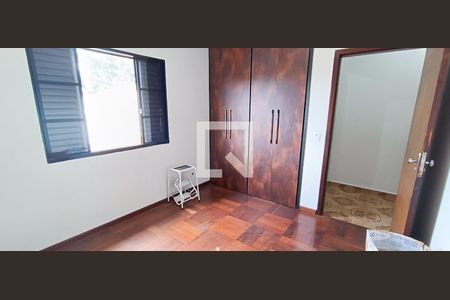 Quarto 2 de casa à venda com 3 quartos, 250m² em Jardim Santa Terezinha, Taboão da Serra