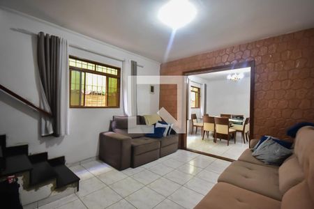 Sala de casa à venda com 4 quartos, 125m² em Parque Pinheiros, Taboão da Serra