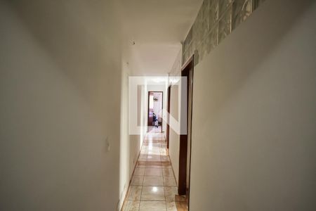 Corredor de casa à venda com 4 quartos, 125m² em Parque Pinheiros, Taboão da Serra