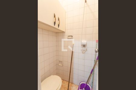Apartamento à venda com 115m², 3 quartos e sem vaga Apartamento à venda com 115m², 3 quartos e sem vagaBanheiro de Serviço