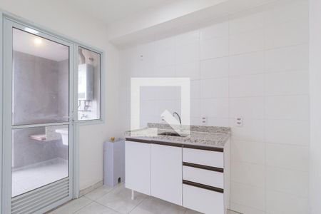 Sala e cozinha de apartamento para alugar com 2 quartos, 46m² em Jardim Copiuva, Carapicuíba