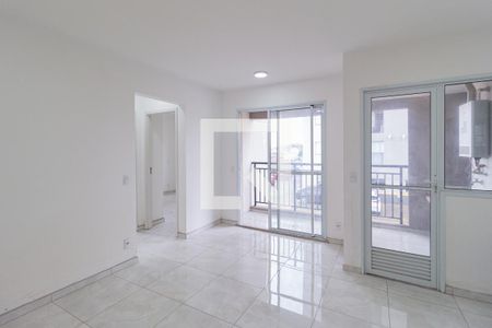 Sala e cozinha de apartamento para alugar com 2 quartos, 46m² em Jardim Copiuva, Carapicuíba