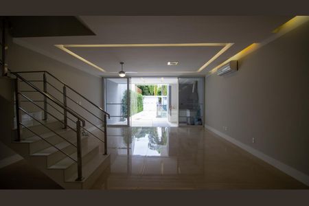 Sala de casa de condomínio à venda com 5 quartos, 292m² em Barra da Tijuca, Rio de Janeiro