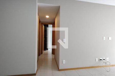 Sala de apartamento para alugar com 2 quartos, 81m² em Barra da Tijuca, Rio de Janeiro