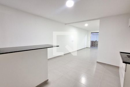 Sala/Quarto 1 de casa para alugar com 1 quarto, 45m² em Parque Equitativa, Duque de Caxias