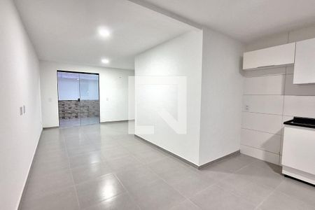 Sala/Quarto 1 de casa para alugar com 1 quarto, 45m² em Parque Equitativa, Duque de Caxias