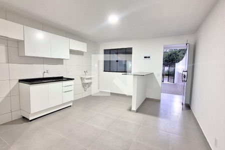 Sala/Quarto 1 de casa para alugar com 1 quarto, 45m² em Parque Equitativa, Duque de Caxias