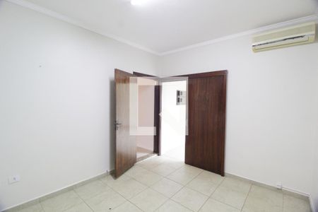 Quarto 1 - Suíte de casa para alugar com 5 quartos, 300m² em Santa Mônica, Uberlândia