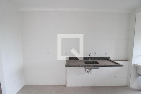 Sala / Cozinha/ Área de serviço  de apartamento para alugar com 2 quartos, 50m² em Vila Pita, São Paulo