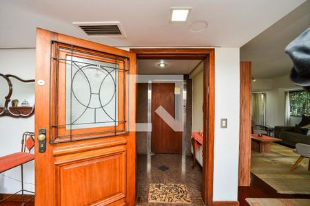 Hall de entrada/elevador de apartamento à venda com 4 quartos, 257m² em Auxiliadora, Porto Alegre