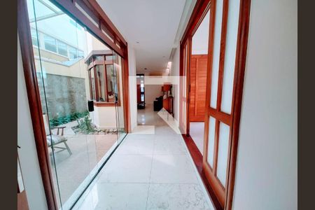 Casa à venda com 5 quartos, 261m² em São Francisco, Niterói