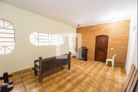 Sala de casa para alugar com 4 quartos, 250m² em Jardim Ana Emilia, Taubaté