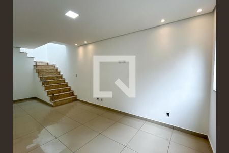 Sala de casa à venda com 2 quartos, 127m² em Piqueri, São Paulo