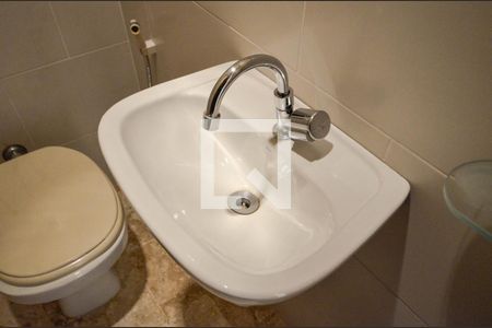 Lavabo de apartamento para alugar com 4 quartos, 130m² em Tijuca, Rio de Janeiro