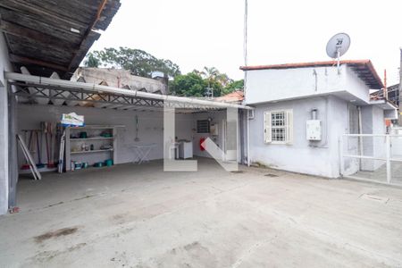 Casa à venda com 600m², 2 quartos e 6 vagas Casa à venda com 600m², 2 quartos e 6 vagasQuintal