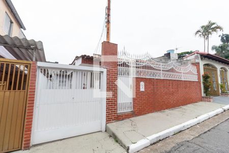 Casa à venda com 600m², 2 quartos e 6 vagas Casa à venda com 600m², 2 quartos e 6 vagasFachada