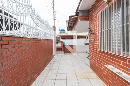 Casa à venda com 600m², 2 quartos e 6 vagas Casa à venda com 600m², 2 quartos e 6 vagasQuintal
