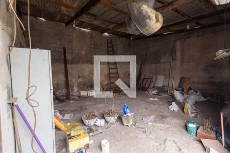 Casa à venda com 600m², 2 quartos e 6 vagas Casa à venda com 600m², 2 quartos e 6 vagasQuintal