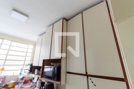 Casa à venda com 600m², 2 quartos e 6 vagas Casa à venda com 600m², 2 quartos e 6 vagasCozinha - Armários