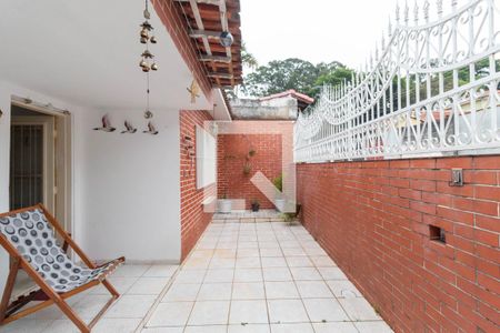 Casa à venda com 600m², 2 quartos e 6 vagas Casa à venda com 600m², 2 quartos e 6 vagasQuintal