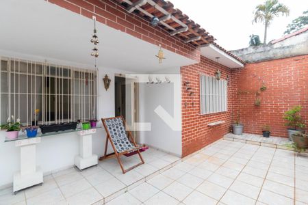 Casa à venda com 600m², 2 quartos e 6 vagas Casa à venda com 600m², 2 quartos e 6 vagasQuintal