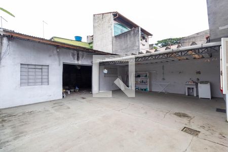 Casa à venda com 600m², 2 quartos e 6 vagas Casa à venda com 600m², 2 quartos e 6 vagasQuintal