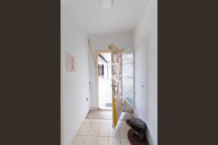 Casa à venda com 600m², 2 quartos e 6 vagas Casa à venda com 600m², 2 quartos e 6 vagasBanheiro Corredor