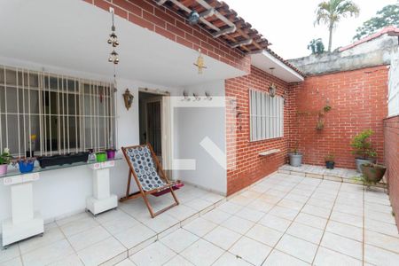 Casa à venda com 600m², 2 quartos e 6 vagas Casa à venda com 600m², 2 quartos e 6 vagasQuintal