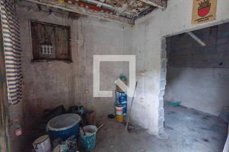 Casa à venda com 600m², 2 quartos e 6 vagas Casa à venda com 600m², 2 quartos e 6 vagasQuintal