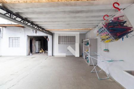 Casa à venda com 600m², 2 quartos e 6 vagas Casa à venda com 600m², 2 quartos e 6 vagasLavanderia