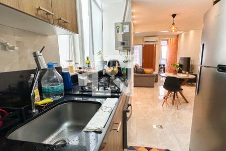 Cozinha de apartamento à venda com 1 quarto, 44m² em Leme, Rio de Janeiro