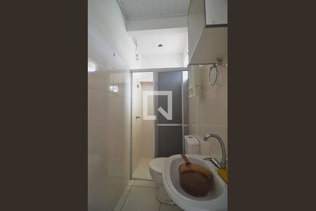 Banheiro de casa de condomínio para alugar com 1 quarto, 44m² em Igara, Canoas