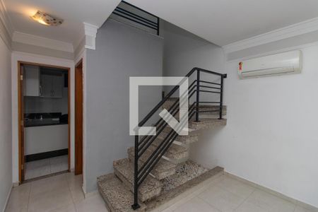 Escada de casa à venda com 3 quartos, 130m² em Vila Constança, São Paulo