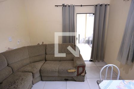 Sala de casa para alugar com 2 quartos, 48m² em Qr 429, Brasília