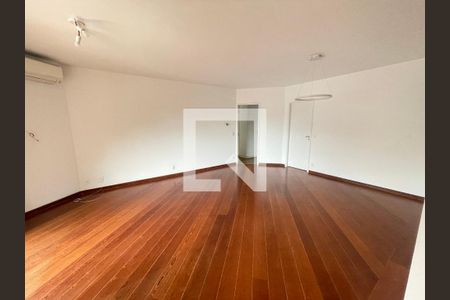 Sala de apartamento à venda com 4 quartos, 132m² em Vila Madalena, São Paulo