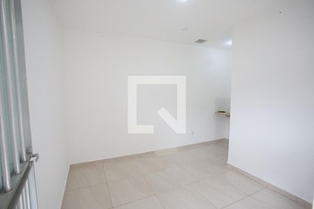 Sala de casa para alugar com 1 quarto, 16m² em Curicica, Rio de Janeiro